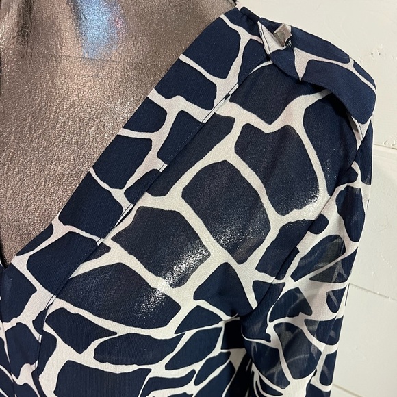 💙 LA FÉE MARABOUTÉE • Abstract print flowy blouse • Size 40 - Picture 7 of 10